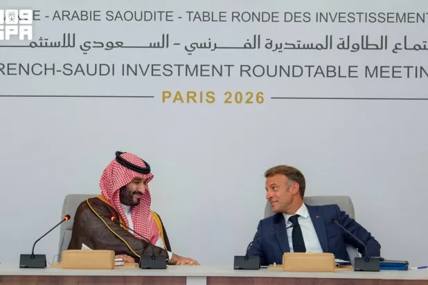 ولي العهد والرئيس ماكرون خلال ترؤسهما اجتماع الطاولة المستديرة الفرنسي - السعودي للاستثمار (واس)