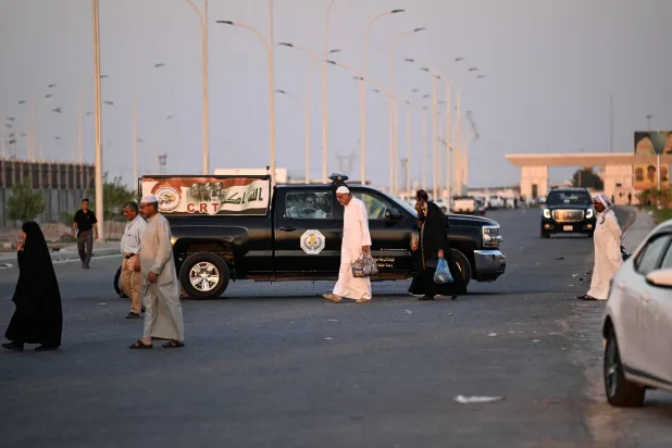معبر الشلامجة الحدودي مع إيران في محافظة البصرة يوم السبت بعدما أغلقته الحكومة العراقية على خلفية الاعتداء بالمسيّرات على المملكة العربية السعودية (أ.ف.ب)