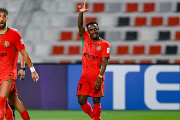 يوري سيزار يحتفل بهدف فوز شباب الأهلي على تراكتور (الاتحاد الآسيوي)