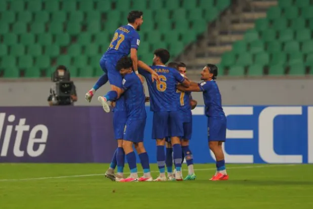 فرحة لاعبي الاستقلال الإيراني بالفوز على السد القطري (الاتحاد الآسيوي)