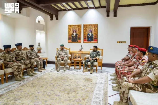 Oman’s Chief of Staff of the Sultan's Armed Forces Vice Admiral Abdullah bin Khamis Al Raisi and Islamic Military Counter Terrorism Coalition (IMCTC) Secretary-General Maj. Gen. Mohammed bin Saeed Al-Moghedi meet on Monday. (SPA)