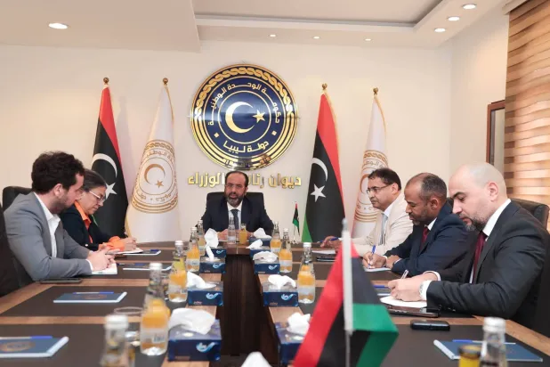 الزادمة نائب رئيس حكومة «الوحدة» خلال لقائه خوري نائبة المبعوثة الأممية لدى ليبيا (مكتب الزادمة)