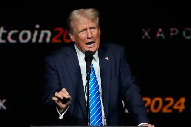 ترمب يلقي كلمة في مؤتمر «البتكوين» في 27 يوليو 2024 (أ.ب)