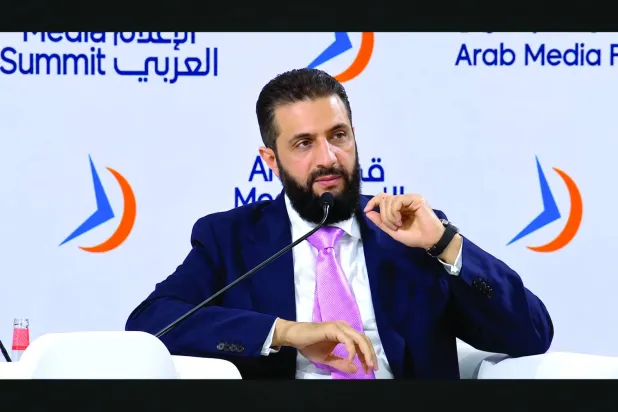 الرئيس السوري أحمد الشرع خلال كلمته في دبي الثلاثاء (الشرق الأوسط)