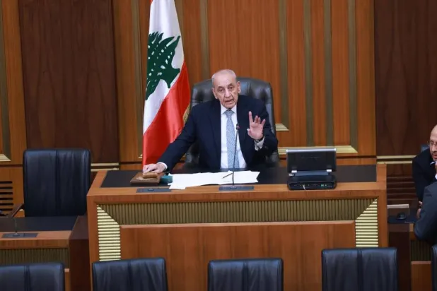 البرلمان اللبناني ينقسم حول حصرية السلاح وقرار الحرب والسلم