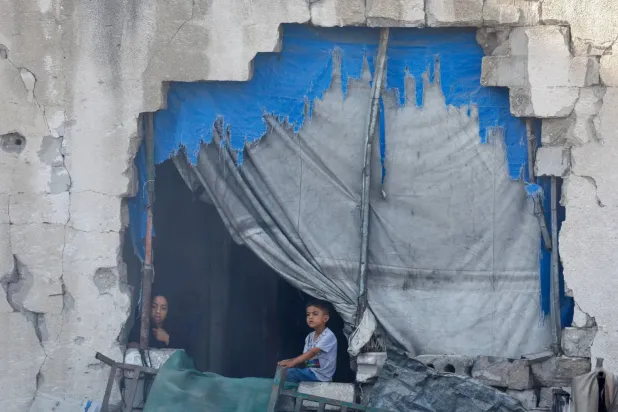 Gazzeliler yıkılan evlerin enkazı ve çöken sağlık sistemi arasında mahsur kaldı