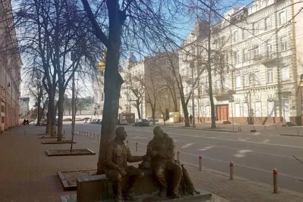 An empty street near the Ukrainian Foreign Ministry in Kyiv. (Asharq Al-Awsat)
