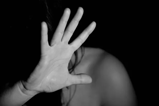 تتعرض واحدة تقريباً من كل 5 نساء لعنف من قِبل الشريك قد يفضي إلى الموت (بكسباي)