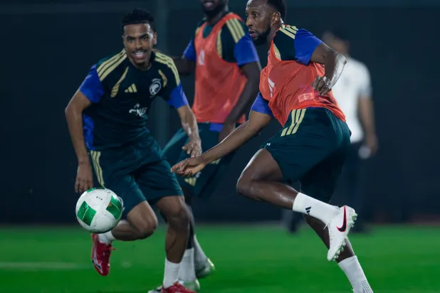 كادش والجوير خلال المران (المنتخب السعودي)