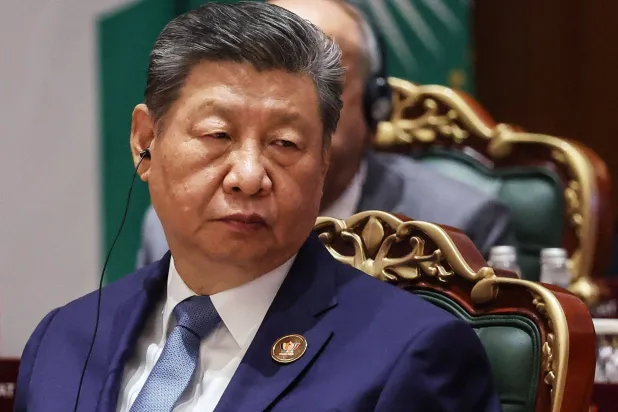مزاعم عن معاناة شي جينبينغ من وعكة صحية خلال قمة «بريكس»... ما القصة؟