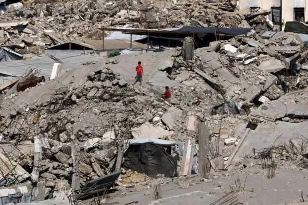 Young Palestinians amid the rubble of buildings destroyed during the war at Jabalia refugee camp in the northern Gaza Strip (File photo: Reuters)