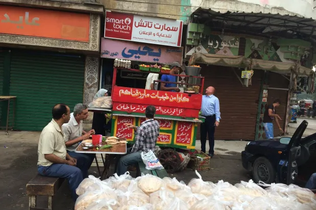 الغذاء يحتل المرتبة الأولى بين بنود الإنفاق الشهري للأسرة المصرية (رئاسة حي الساحل بالقاهرة)
