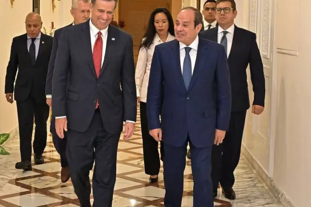 الرئيس المصري عبد الفتاح السيسي يستقبل مدير وكالة الاستخبارات المركزية الأميركية (الرئاسة المصرية)