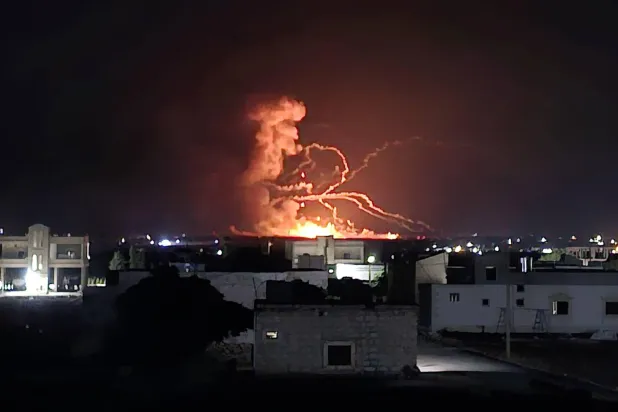 الانفجار بمستودع للذخيرة وقع فجر الاثنين في بلدة العيس بريف حلب الجنوبي (وزارة الطوارئ وإدارة الكوارث)