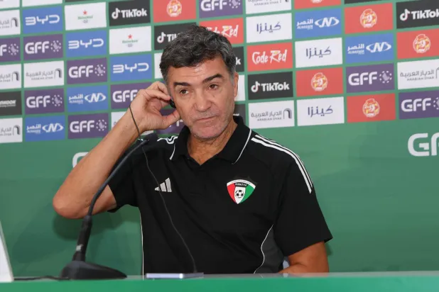 البرتغالي هيليو سوزا مدرب منتخب الكويت (تصوير: عدنان مهدلي)