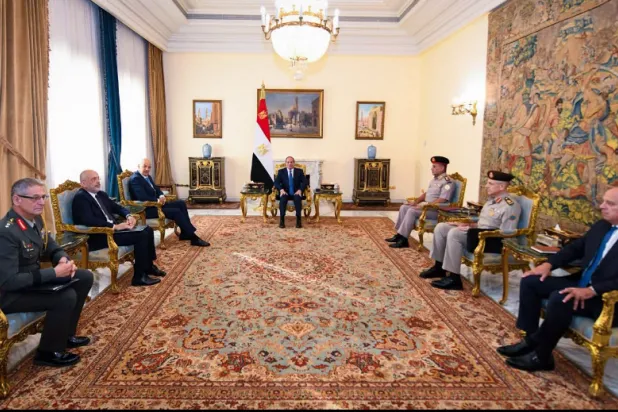 الرئيس المصري عبد الفتاح السيسي يستقبل وزير الدفاع اليوناني في القاهرة الثلاثاء (الرئاسة المصرية)