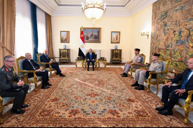 Mısır Cumhurbaşkanı Abdülfettah es-Sisi, salı günü Kahire’de Yunanistan Savunma Bakanı’nı kabul etti (Mısır Cumhurbaşkanlığı)