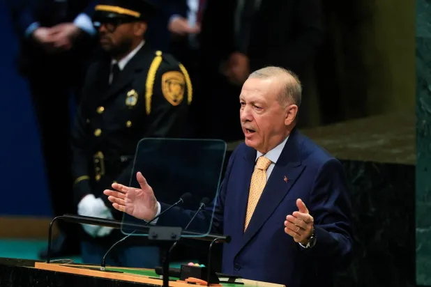 الرئيس التركي رجب طيب إردوغان يلقي كلمة أمام الجمعية العامة للأمم المتحدة بمقر المنظمة بمدينة نيويورك يوم 22 سبتمبر 2026 (رويترز)