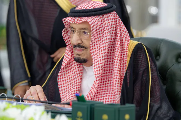 خادم حرمین شریفین، ملک سلمان بن عبدالعزیز، هنگام ریاست جلسه شورای وزیران در جده، سه‌شنبه (واس)