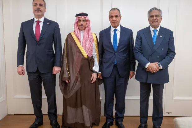 وزیران خارجه پادشاهی عربی سعودی، مصر، پاکستان و ترکیه پس از نشست خود در شهر نیویورک در روز چهارشنبه، در یک عکس گروهی (واس)