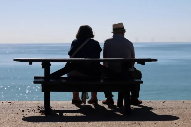 Yaş ilerledikçe kemikler daha kırılgan hale gelebilir (EPA)