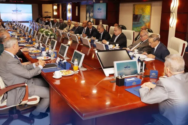 جانب من لقاء رئيس هيئة قناة السويس بممثلي 20 جهة من الخطوط والتوكيلات الملاحية الكبرى في القاهرة 23 سبتمبر2026 (هيئة قناة السويس)