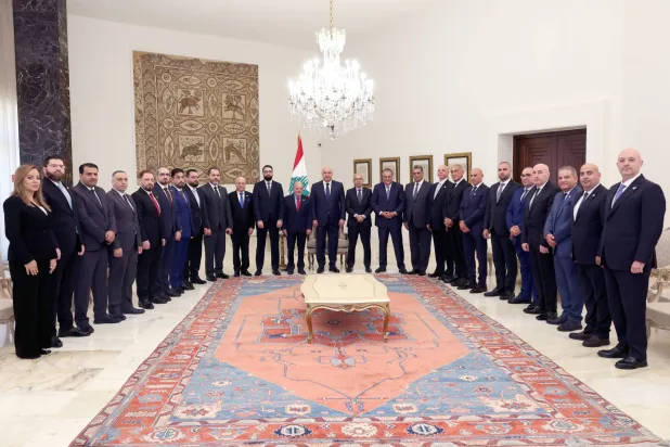 الرئيس اللبناني جوزيف عون يستقبل الوفد الوزاري السوري بالقصر الرئاسي في بيروت (الرئاسة اللبنانية)