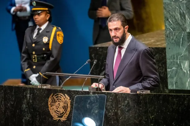 الرئيس السوري أحمد الشرع يتحدث خلال اجتماعات الجمعية العامة للأمم المتحدة (د.ب.أ)