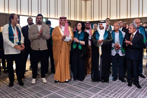 الأمير فهد بن جلوي خلال استقباله المهنئين باليوم الوطني السعودي (الشرق الأوسط)