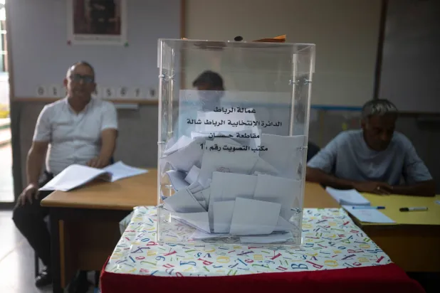 المغاربة يصوتون في انتخابات تحدد شكل الحكومة قبل كأس العالم