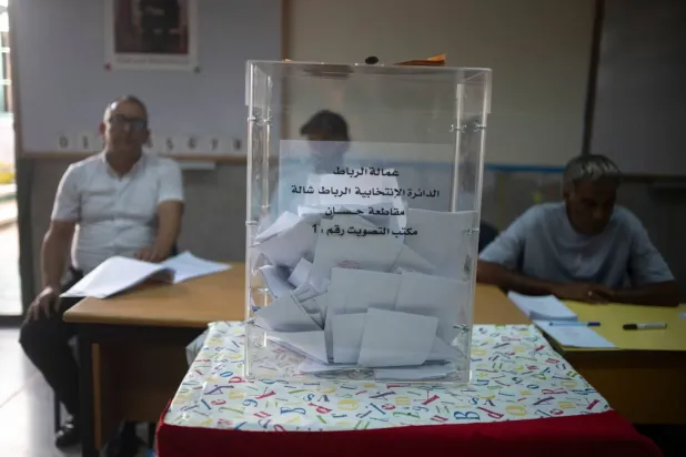 Rabat’ta milletvekili seçimleri sırasında bir oy verme merkezi (AP)
