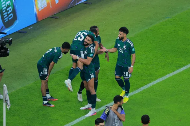 فرحة سعودية بهدف الفوز (تصوير: محمد المانع)