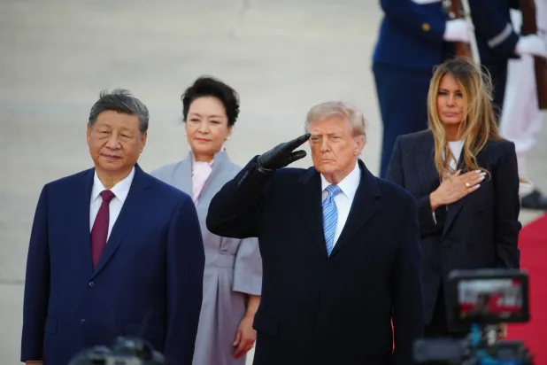 Chinese President Xi Jinping (L), Chinese First Lady Peng Liyuan (2-L), US President Donald Trump (2-R), and US First Lady Melania Trump (R) stand during an arrival ceremony at Joint Base Andrews, Maryland, USA, 23 September 2026. (EPA)