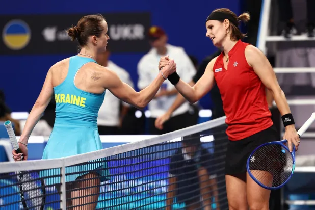 Tennis - Billie Jean King Cup Finals - Quarter Finals - Ukraine v Belgium - Shenzhen Bay Sports Centre Arena, Shenzhen, China - September 24, 2026 Belgium's Greet Minnen shakes hands with Ukraine's Elina Svitolina after winning her match REUTERS/Tingshu Wang