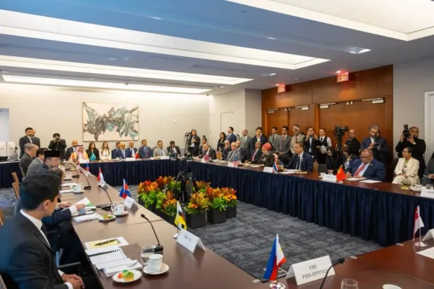 Saudi Minister of Foreign Affairs Prince Faisal bin Farhan participated on Thursday in the joint ministerial meeting between the Gulf Cooperation Council (GCC) and the Association of Southeast Asian Nations (ASEAN). (SPA)