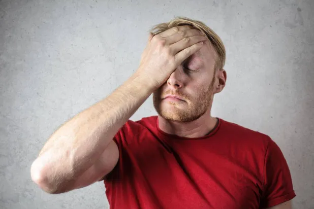 حتى التغييرات السعيدة قد تؤلم... خبراء يفسرون لماذا نحزن بعد بداية جديدة
