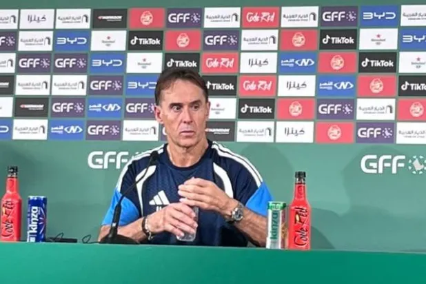 الإسباني جوليان لوبيتيغي مدرب المنتخب القطري (الشرق الأوسط)