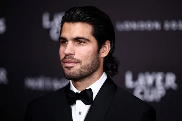 Spain's Carlos Alcaraz poses on the black carpet upon arrival to attend the Laver Cup opening night gala, in Greenwich, east London on September 24, 2026. (Photo by Henry NICHOLLS / AFP)