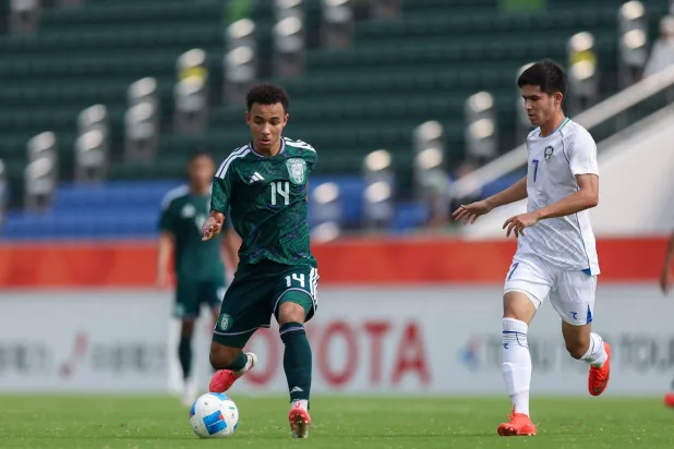 جانب من مواجهة الأخضر السعودي مع نظيره الأوزبكي (المنتخب السعودي)