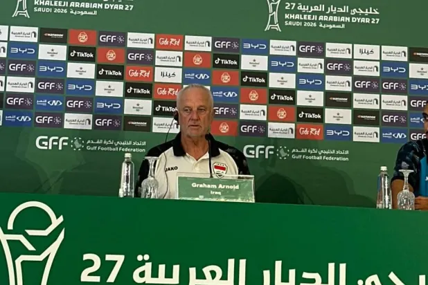 الأسترالي غراهام أرنولد مدرب المنتخب العراقي (الشرق الأوسط)