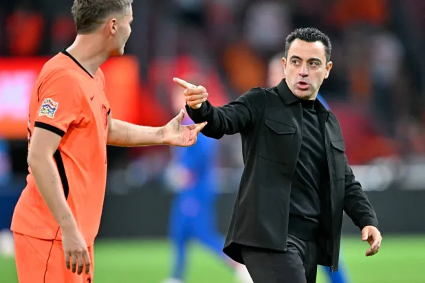 تشافي هيرنانديز المدير الفني لمنتخب هولندا (أ.ف.ب)