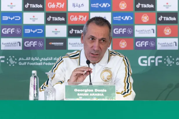 اليوناني دونيس مدرب المنتخب السعودي (المنتخب السعودي)