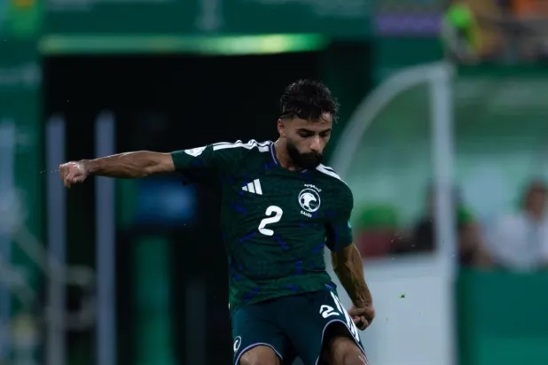 محمد أبو الشامات خلال مباراة الكويت الماضية (المنتخب السعودي)