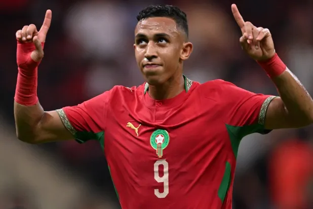 رحيمي محتفلا بهدفه في المباراة (منتخب المغرب)