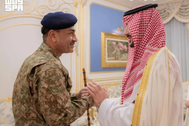 Saudi Minister of Defense Prince Khalid bin Salman bin Abdulaziz met with Pakistan's Chief of Army Staff and Chief of Defense Forces Field Marshal Asim Munir in Riyadh. SPA