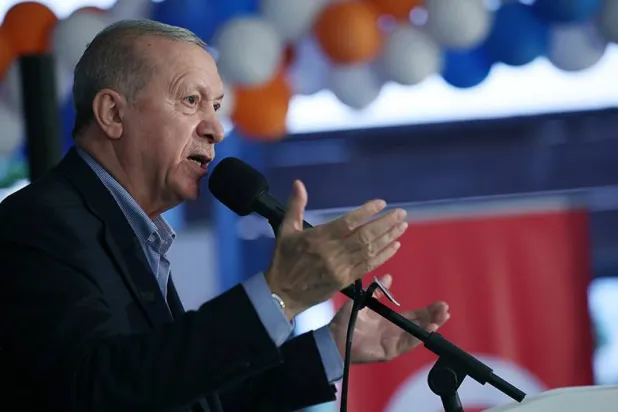 الرئيس التركي رجب طيب إردوغان أكد أن قرار حل حزب «العمال الكردستاني» علامة فارقة في طريق «تركيا خالية من الإرهاب» (الرئاسة التركية)