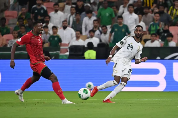 متعب الحربي لاعب المنتخب السعودي (تصوير: علي خمج)