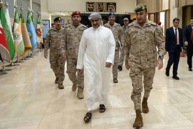 Korgeneral Fahd es-Salman, cumartesi günü Riyad’da Orgeneral Tarık Salih ile görüşmesi sırasında (Koalisyon)