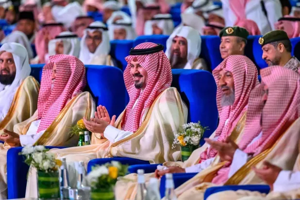 أمير المدينة المنورة خلال افتتاحه أعمال «المؤتمر الدولي لجهود المملكة في مواجهة الانحرافات الفكرية» (واس)