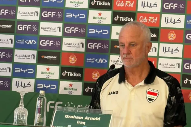 الأسترالي غراهام أرنولد مدرب المنتخب العراقي (الشرق الأوسط)